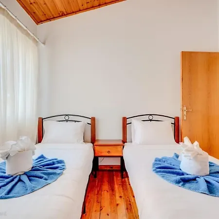 בית נופש Salt & Sun Retreat פריווליה